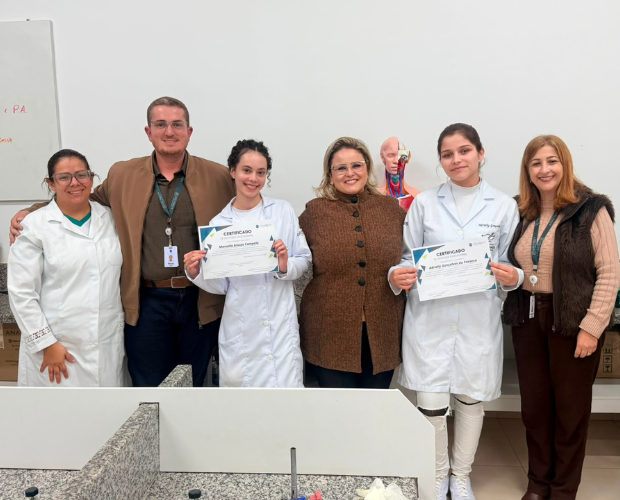 Alunos do curso t�cnico de Enfermagem recebem certificados de bom desempenho no CJPII